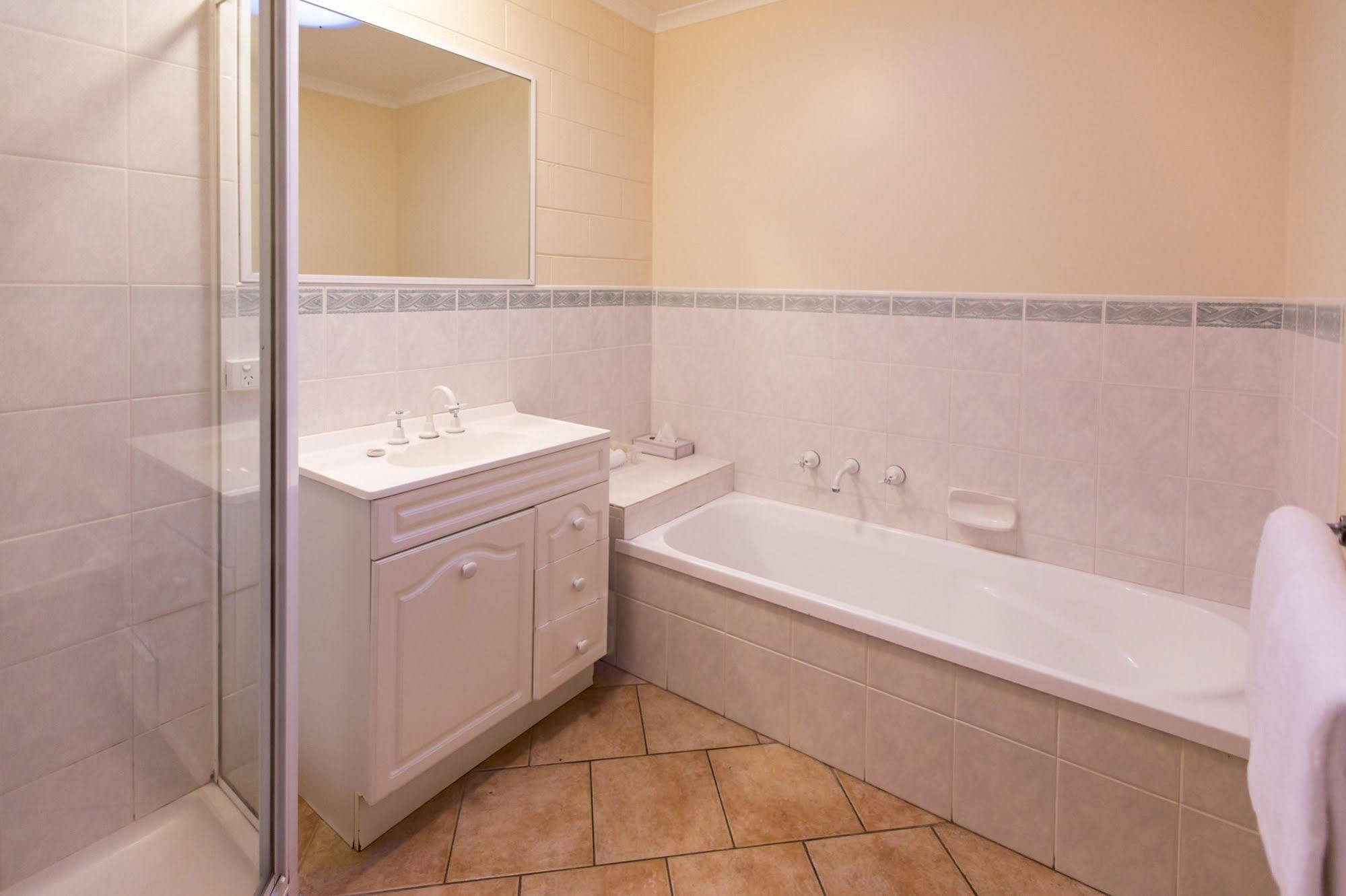 Comfort & King Avenue Hotel Sale